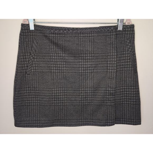 Banana Republic Dresses & Skirts - Banana Republic vegan wool wrap mini skirt gray black plaid 10 NWT